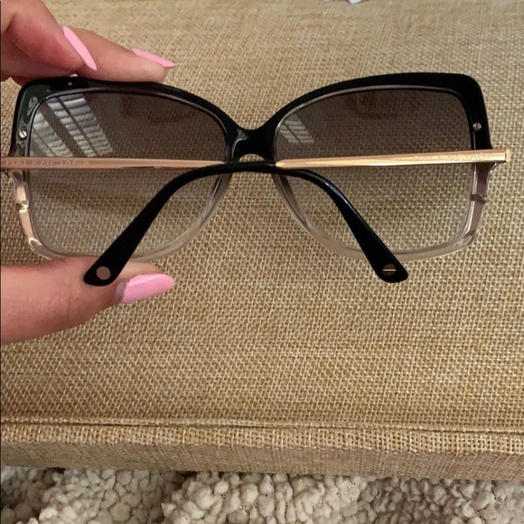 💔💔SOLD🕶 Celeb Balenciaga Sunnies 🕶 - Picture 5 of 8